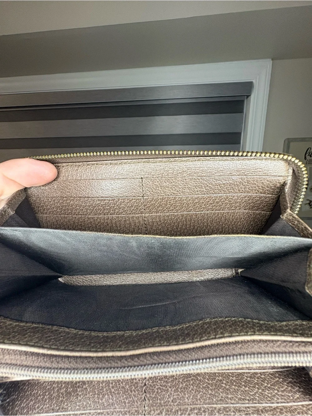 Gucci GG Supreme Bengal UFO Zip Around Wallet Authenticated w Box Very Clean - Picture 11 of 16